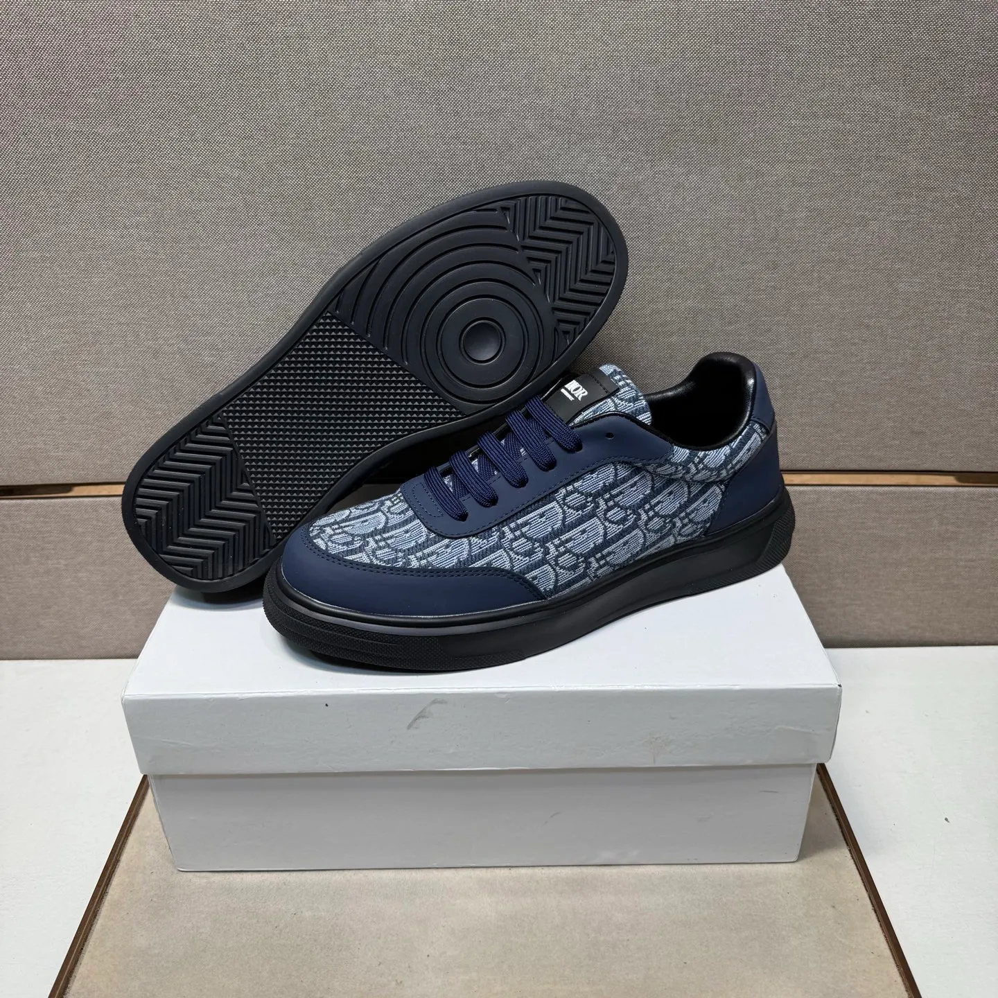 ⬛️Men's shoes 💰p400 [Dior~] Men's casual shoes 2025z cabinet sales simultaneously 🔶Size: 38-44#️⃣ 🔷3 colors🔜The upper is made of multi-material splicing ➕Genuine leather lining, comfortable and breathable, sole: original comfortable and wear-resistant outsole, ⚠️real thing📱photographed🎬real thing is better📢📢📢